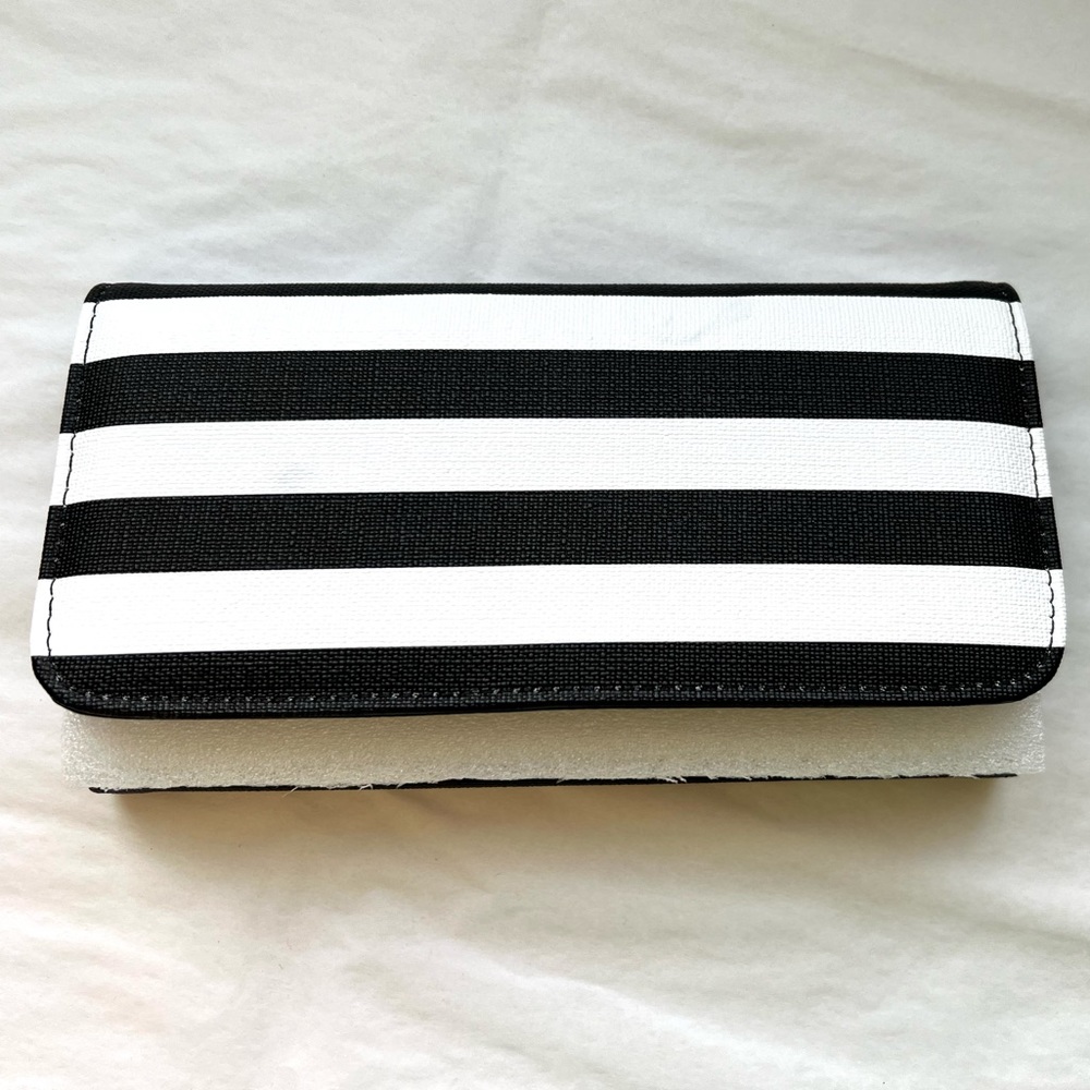 NWT Kut From the Kloth black & white wallet